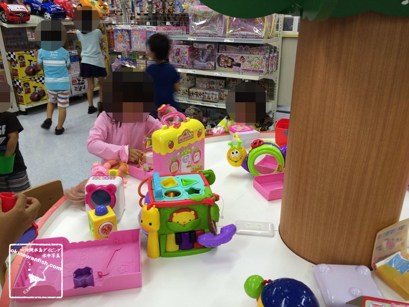 ショッピングモールのおもちゃ売り場