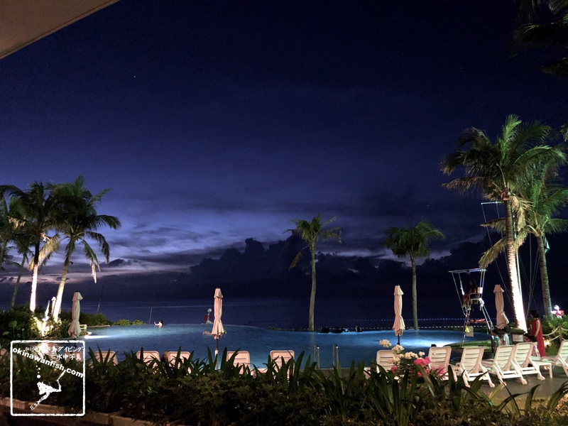 リゾート沖縄のナイトプール