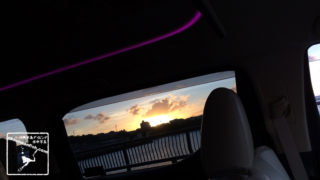 車窓から見る沖縄本島の夕焼け